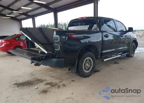 2011 Toyota Tundra Grade 5.7L V8 z USA, uszkodzony, nr VIN 5TFDY5F10BX195440